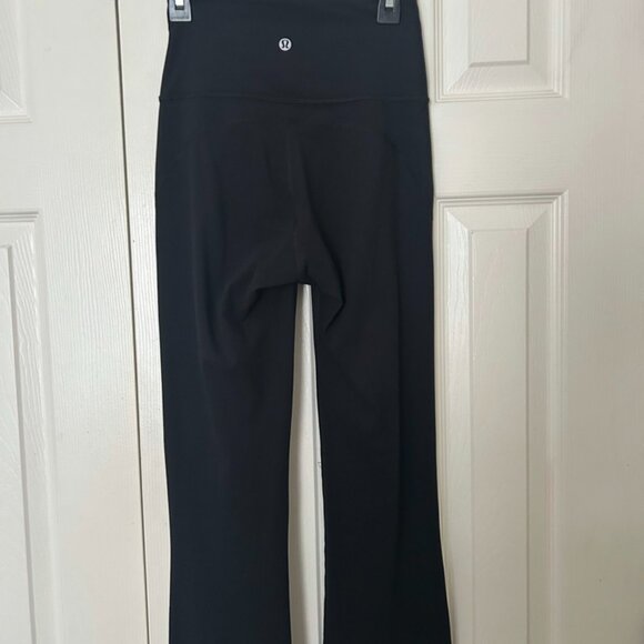 NWT Lululemon Groove Nulu Super-High-Rise Flared Pant Regular - Picture 3 of 4
